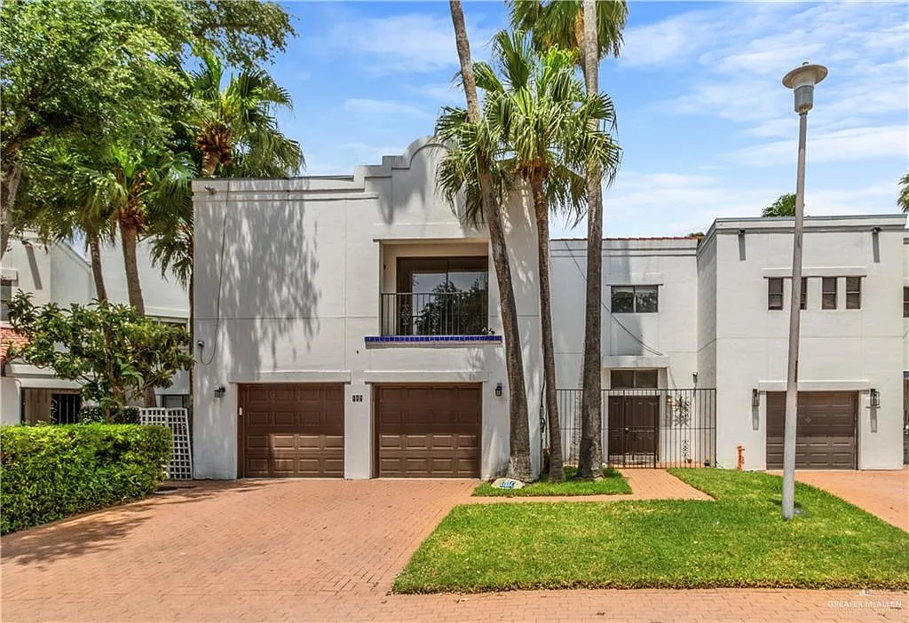 2 bed, 2.5 bath, 2100 sqft, $2,300 — Photo 1