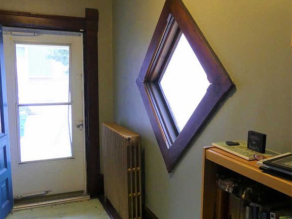 5th image of 323 Dubois St