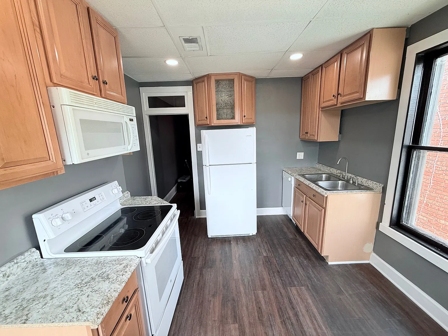 3 bed, 1200 sqft, $1,600 — Photo 2