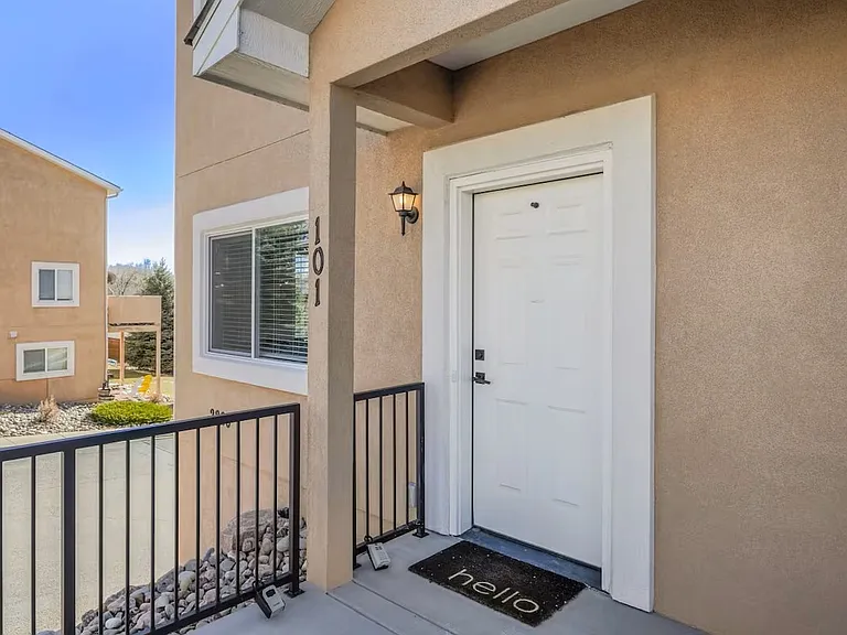 2220 E La Salle St — Photo 43