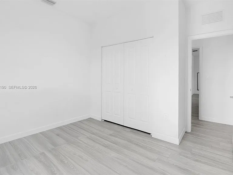 879 SE 26th Ter — Photo 21