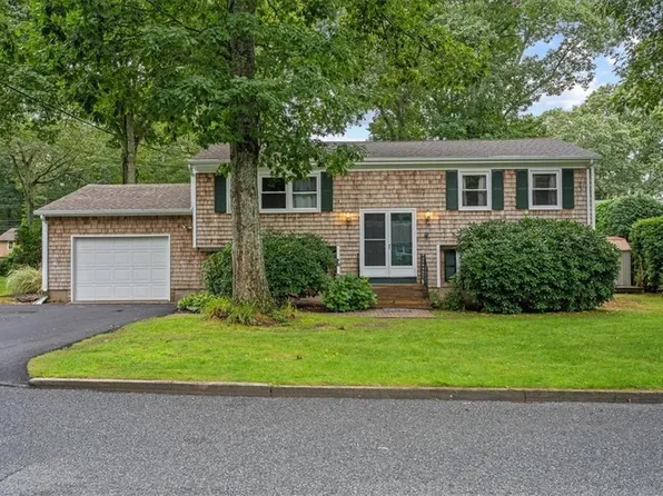10 Bow Run, Saunderstown, RI 02874