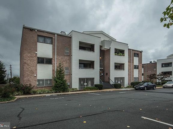 2nd image of 4356 Lee Hwy APT 201