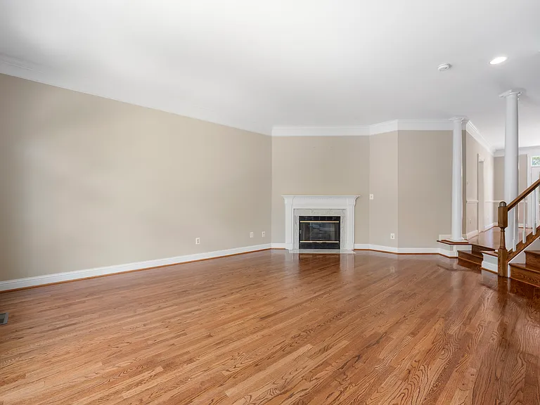10186 Castlewood Ln — Photo 9