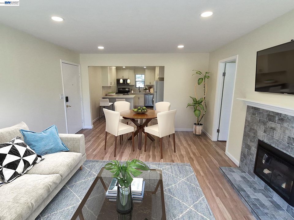 1st image of 395 Camelback Rd APT 2