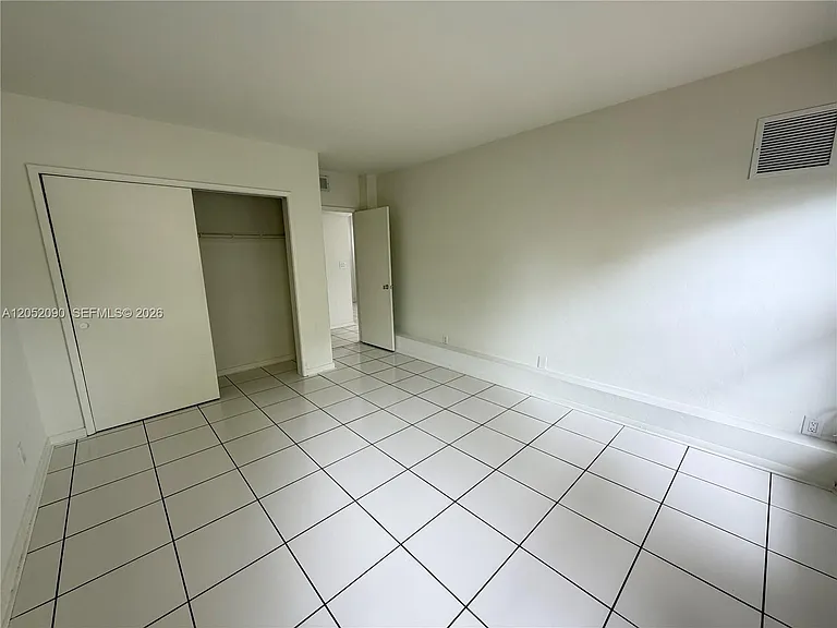 2352 NE 9th St #B — Photo 13