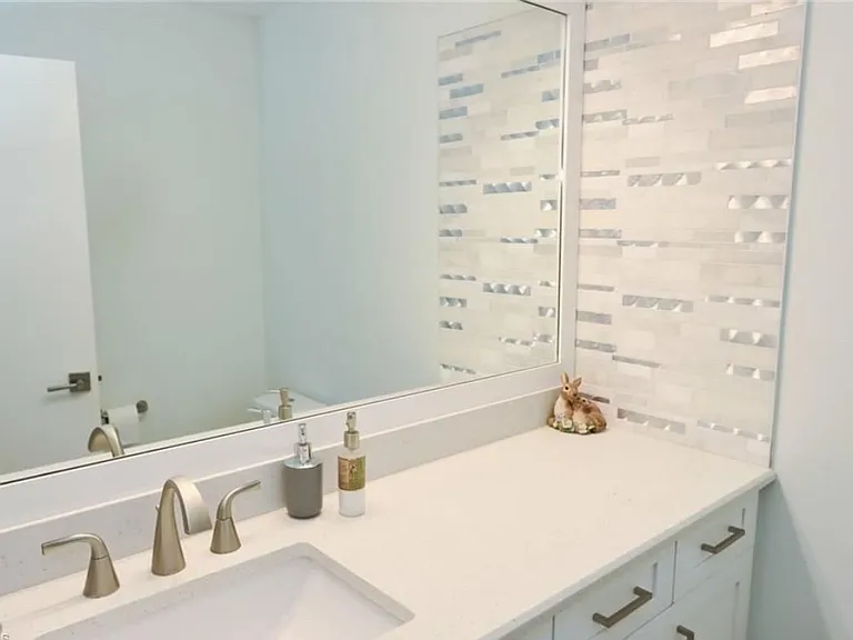 860 Meadowland Dr #E — Photo 13