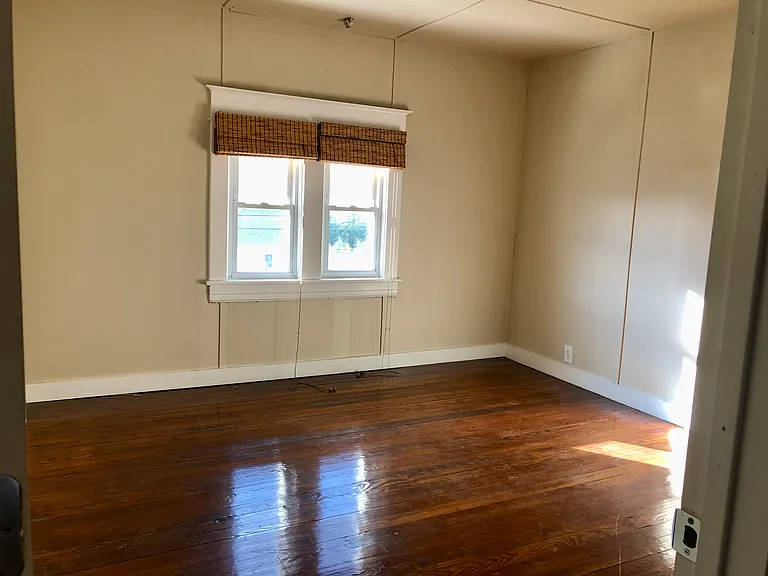 112 N Bruffey St — Photo 15