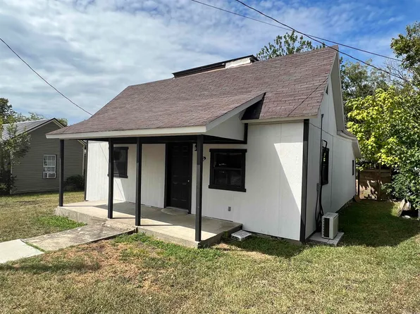 405 Oak St, Leslie, AR 72645
