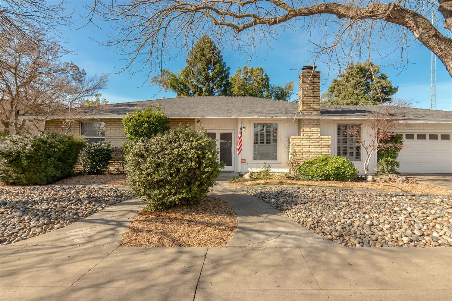 1225 Govannina Dr photo 1