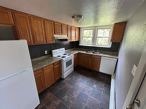 102 Lauren Ave — Photo 4