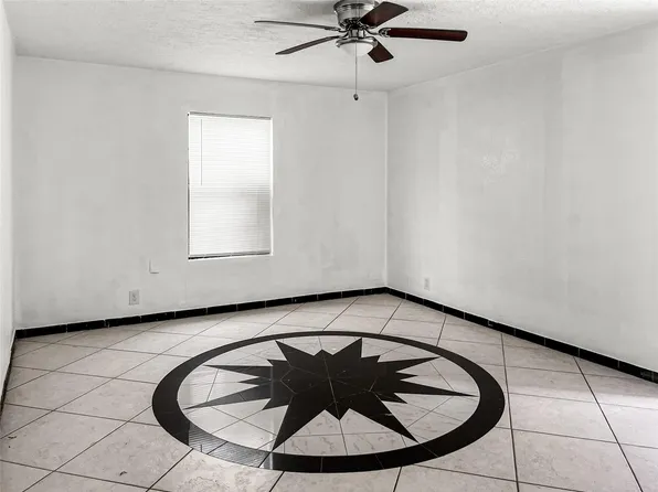 4803 Robertson St, Houston, TX 77009