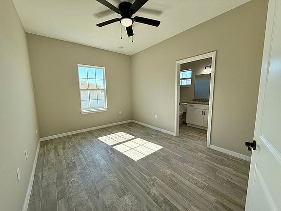 5th image of 703 Camel Ct