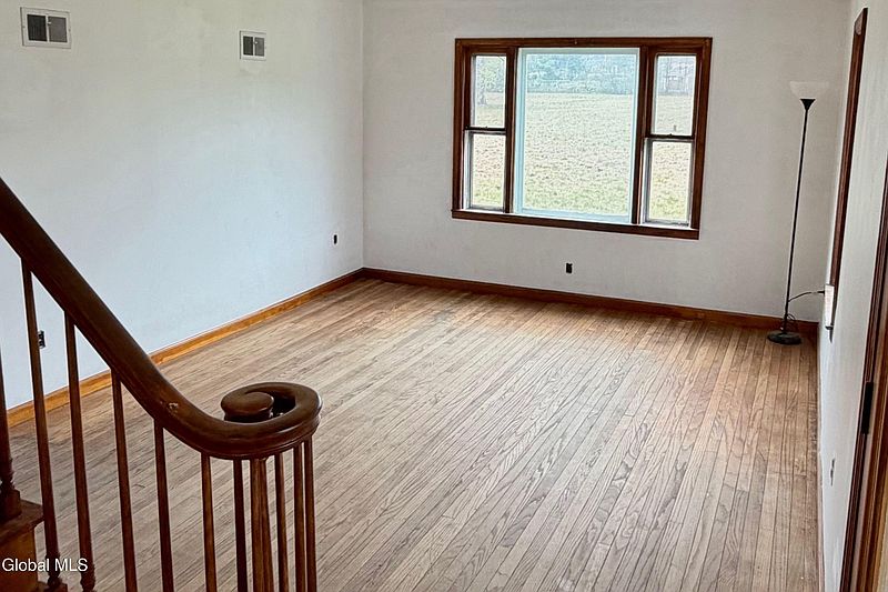 3rd image of 414 Reynolds Road