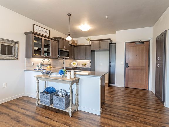 4th image of 100 Woodlands Way #P-304