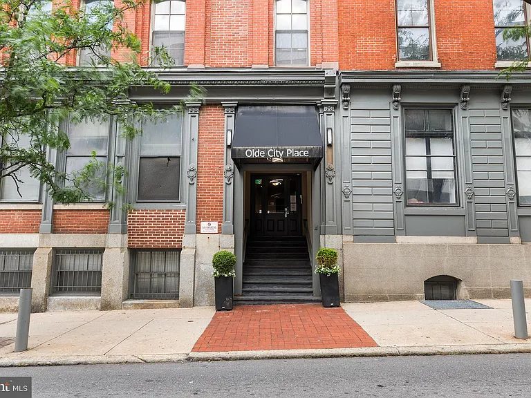 205 N 4th St #11-F5 — Photo 3