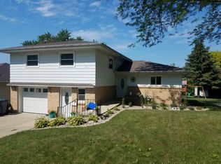 617 Circle Dr, Ida Grove, IA 51445