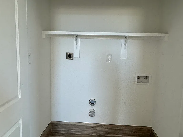 4000 Juno Dr — Photo 3