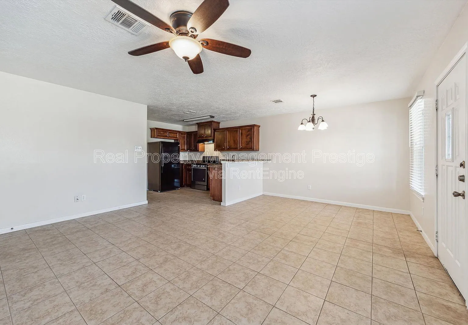 2 bed, 1.0 bath, 900 sqft, $1,200 — Photo 3