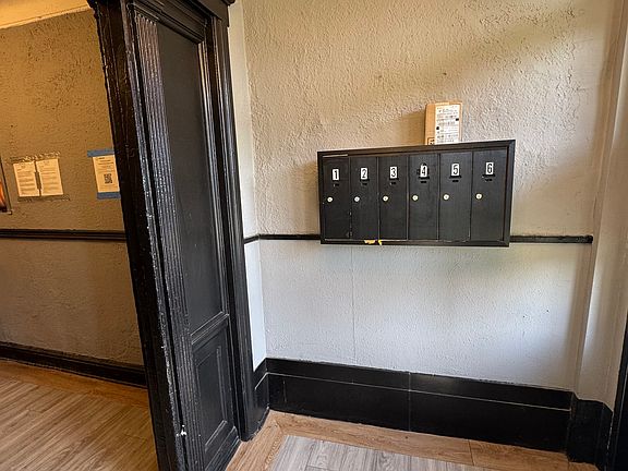 4th image of 717 Arlington Ave APT 4D