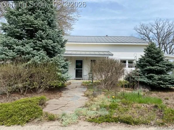 4682 Rockcroft Blvd, Clarkston, MI 48346