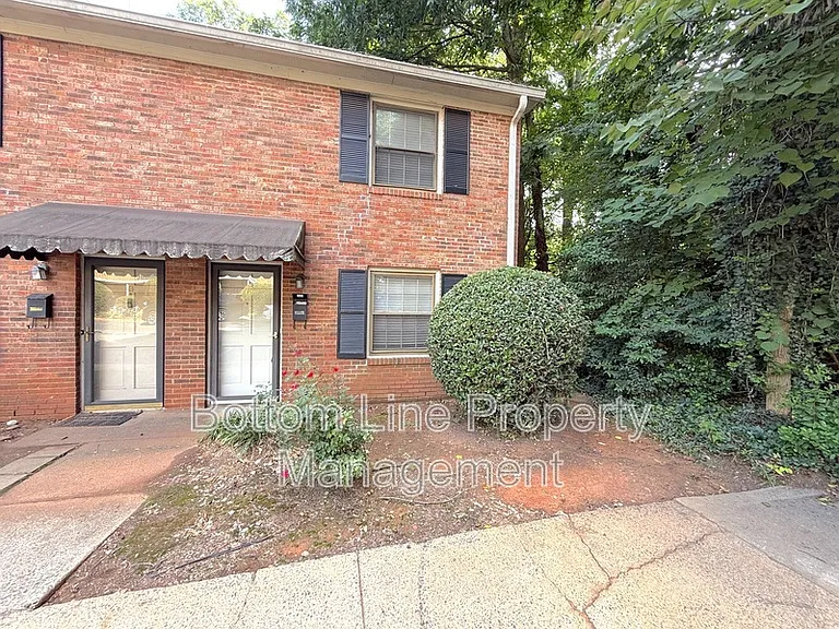 2336 Kenmore Ave #H — Photo 1