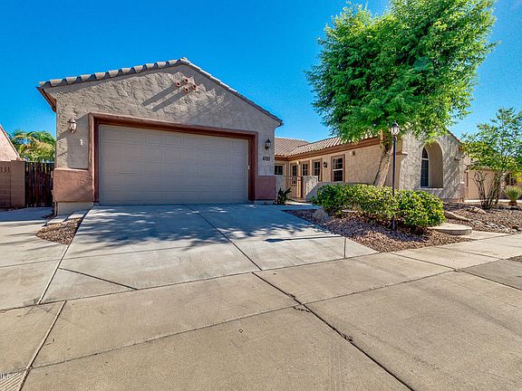 3rd image of 2067 E Powell Pl
