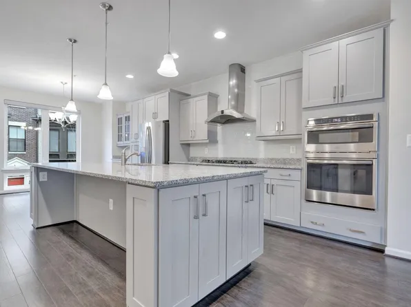 513 Riversail Ln #429, Oxon Hill, MD 20745