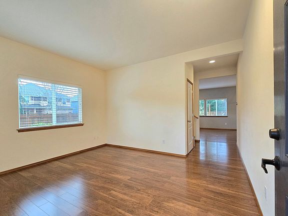 4th image of 5601 116th St NE