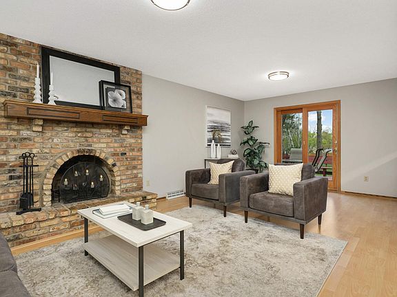 3rd image of 530 Lake Cove Ct