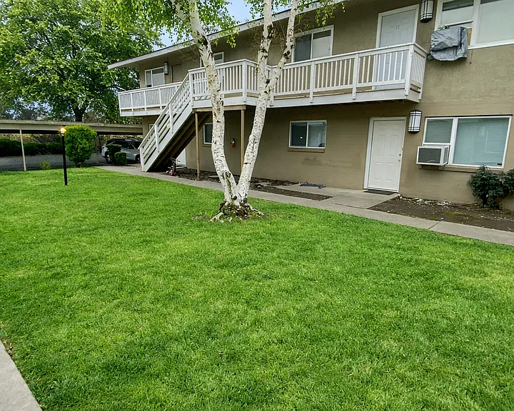 4004 W Walnut St — Photo 15