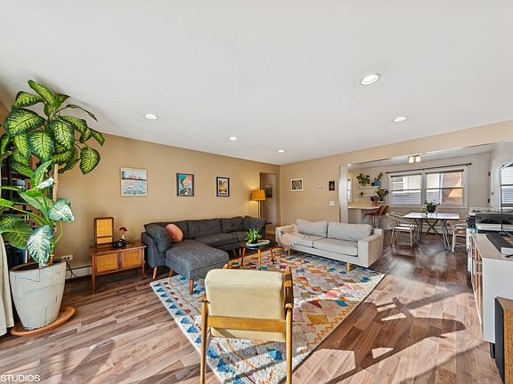2nd image of 4111 N Mozart St Unit 3W