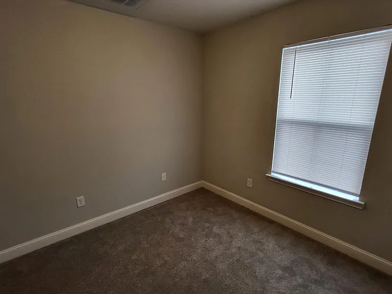 643 Fairview Cir — Photo 10