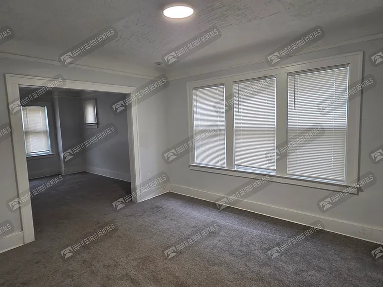 2500 Glendale St — Photo 7