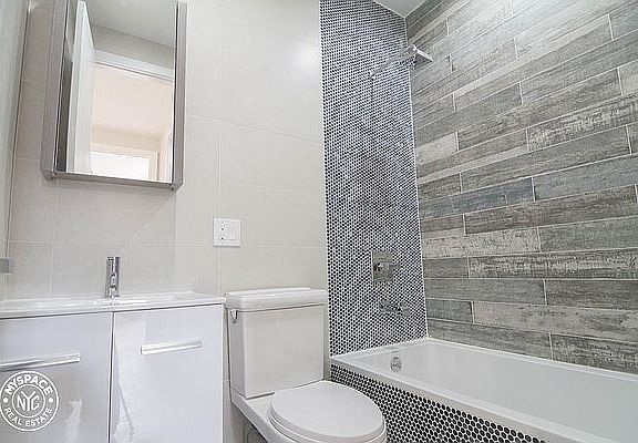 5th image of 1042 Putnam Ave #4A
