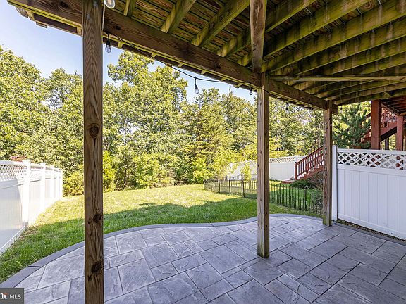 3rd image of 213 Cobble Stone Dr