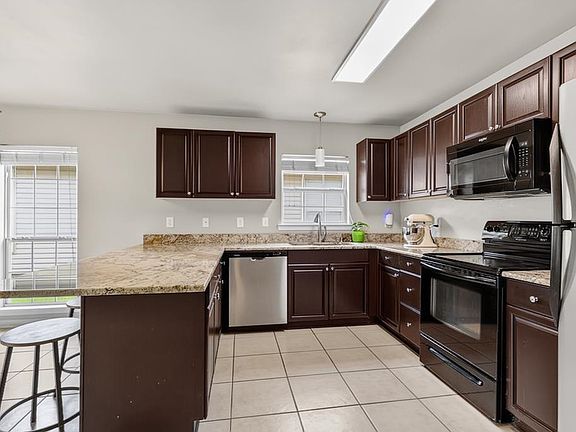 4th image of 164 Jolie Oaks Blvd
