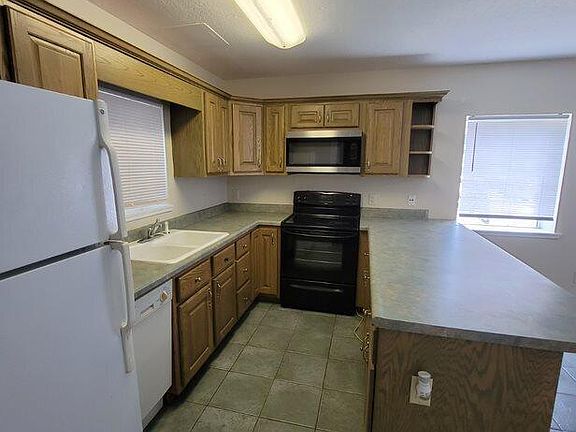 4th image of 48 Grant St #C