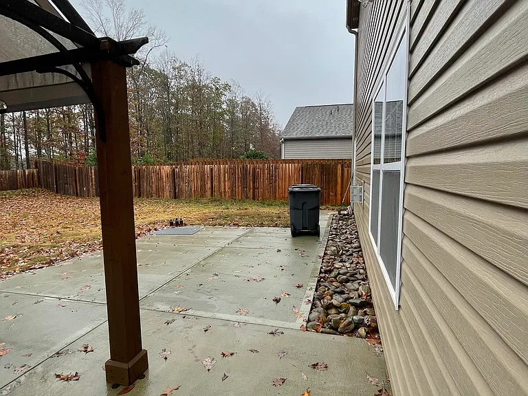 918 Rockleigh Dr — Photo 3