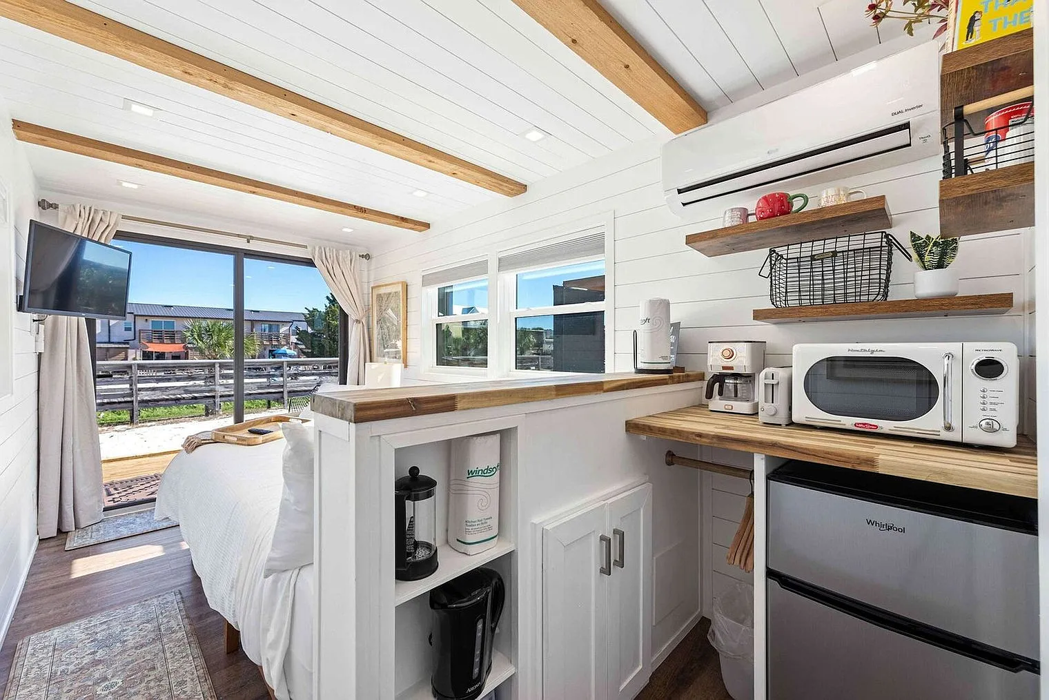 Studio, 1.0 bath, 1722 sqft, $2,099 — Photo 2