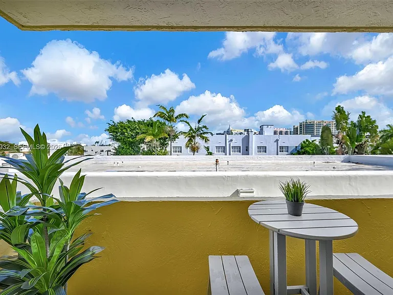 1334 Collins Ave #403 — Photo 24