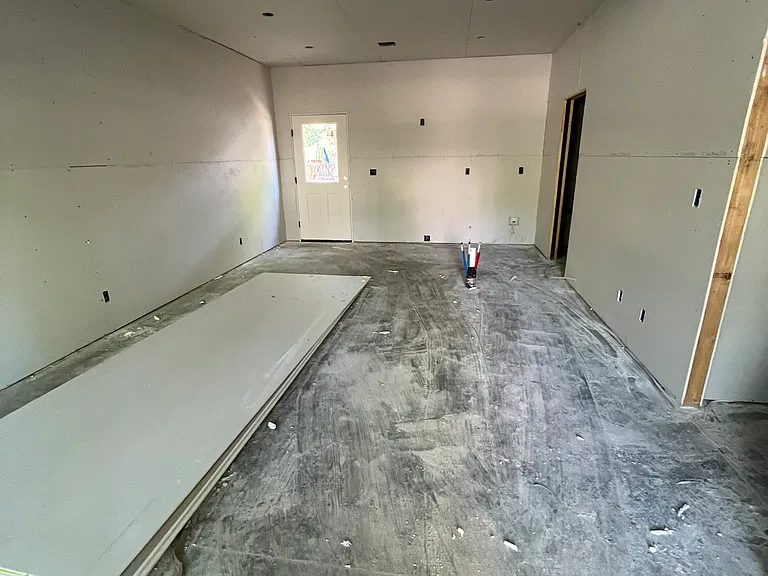 400 E 2nd St — Photo 2