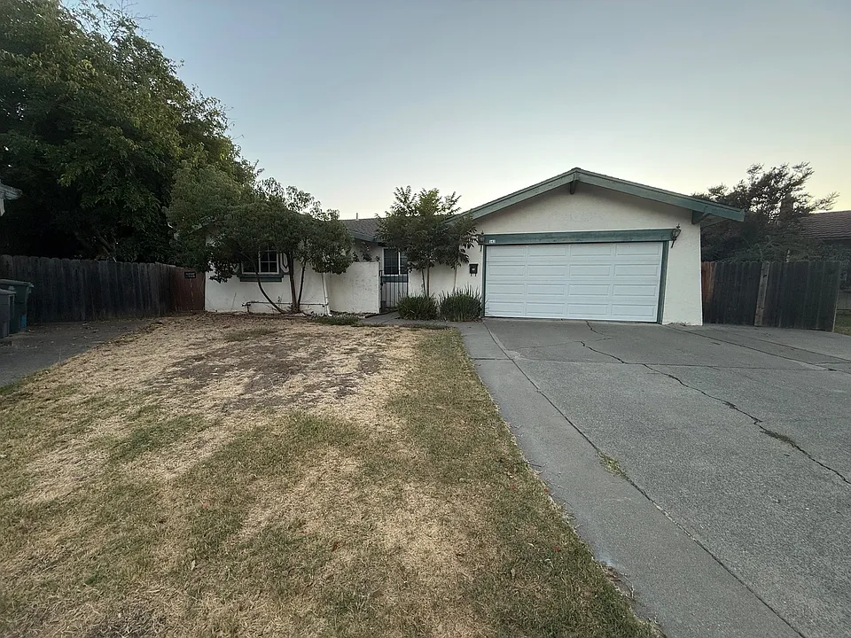 542 Marbella Ln
