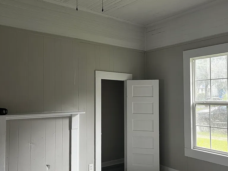401 Elm St — Photo 6