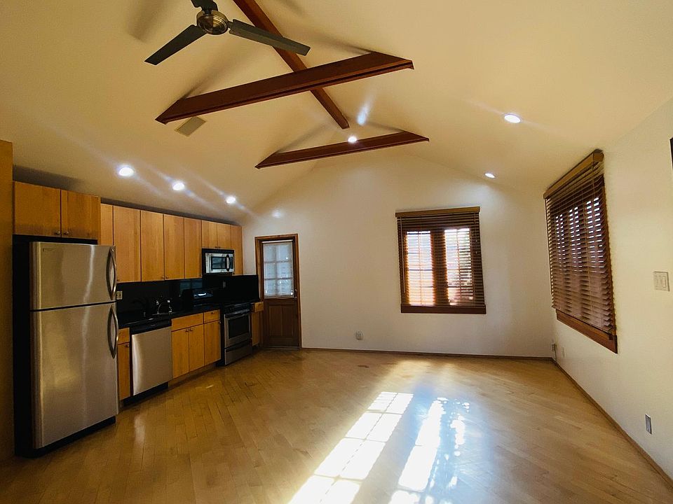 1st image of 1445 Calumet Ave Floor 1