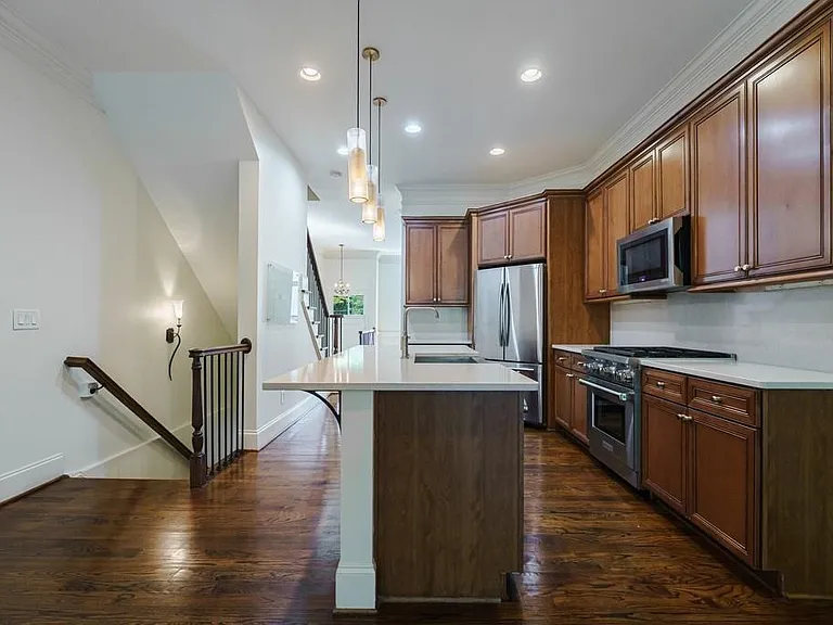 69 Honour Ave NW — Photo 5