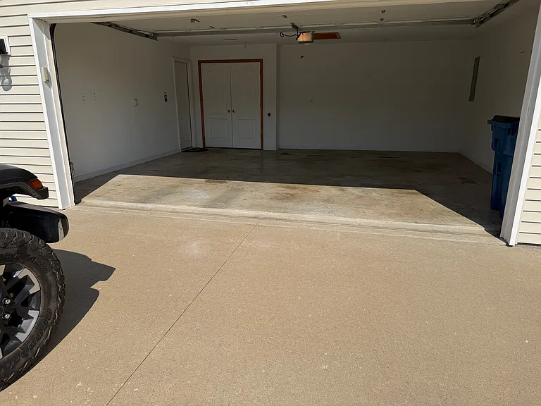 610 S Connor St — Photo 2