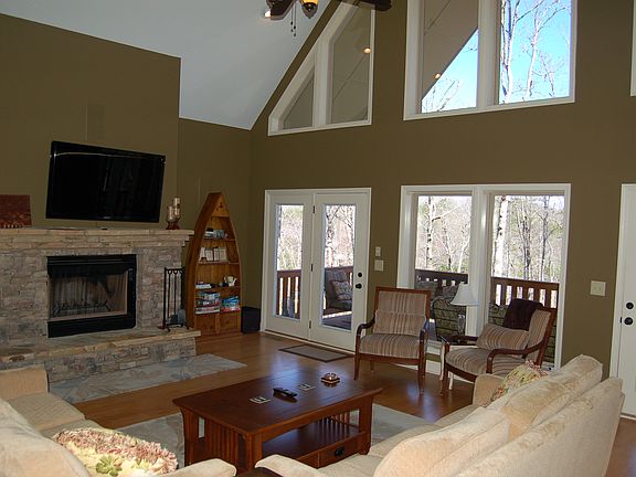 4th image of 25 Sweetwater Lane