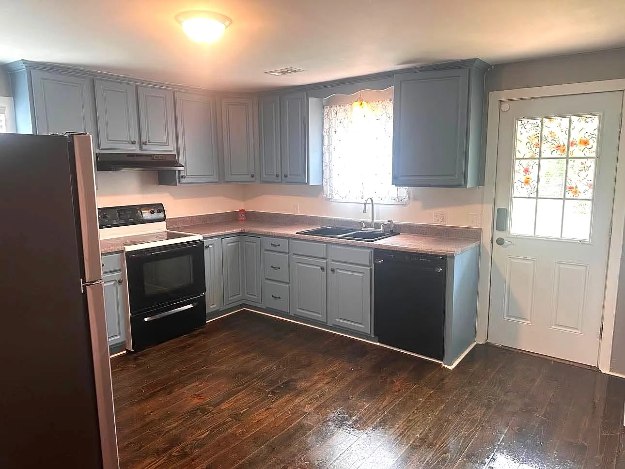 2 bed, 1000 sqft, $995 — Photo 3