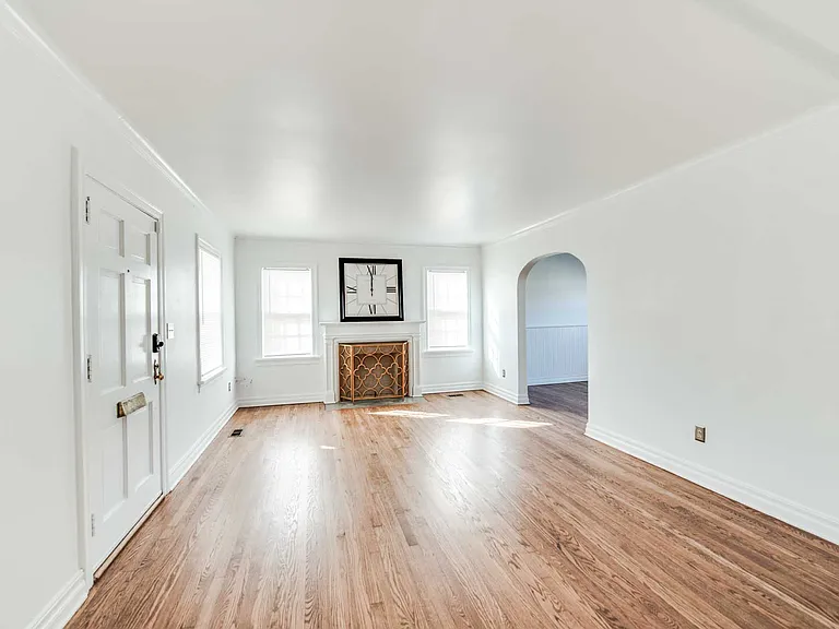 2321 NW 25th St — Photo 5